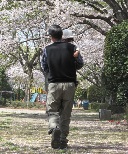 128pixじいじと孫.jpg